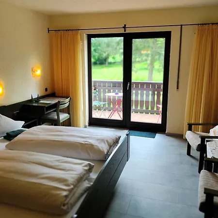 Gruenvogels Landgasthof Zum Gruenen Baum Kro