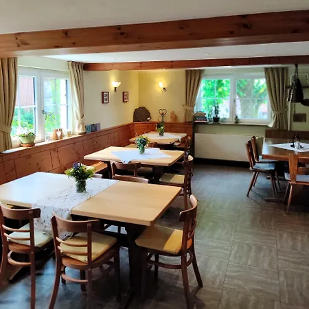 Gruenvogels Landgasthof Zum Gruenen Baum Kro